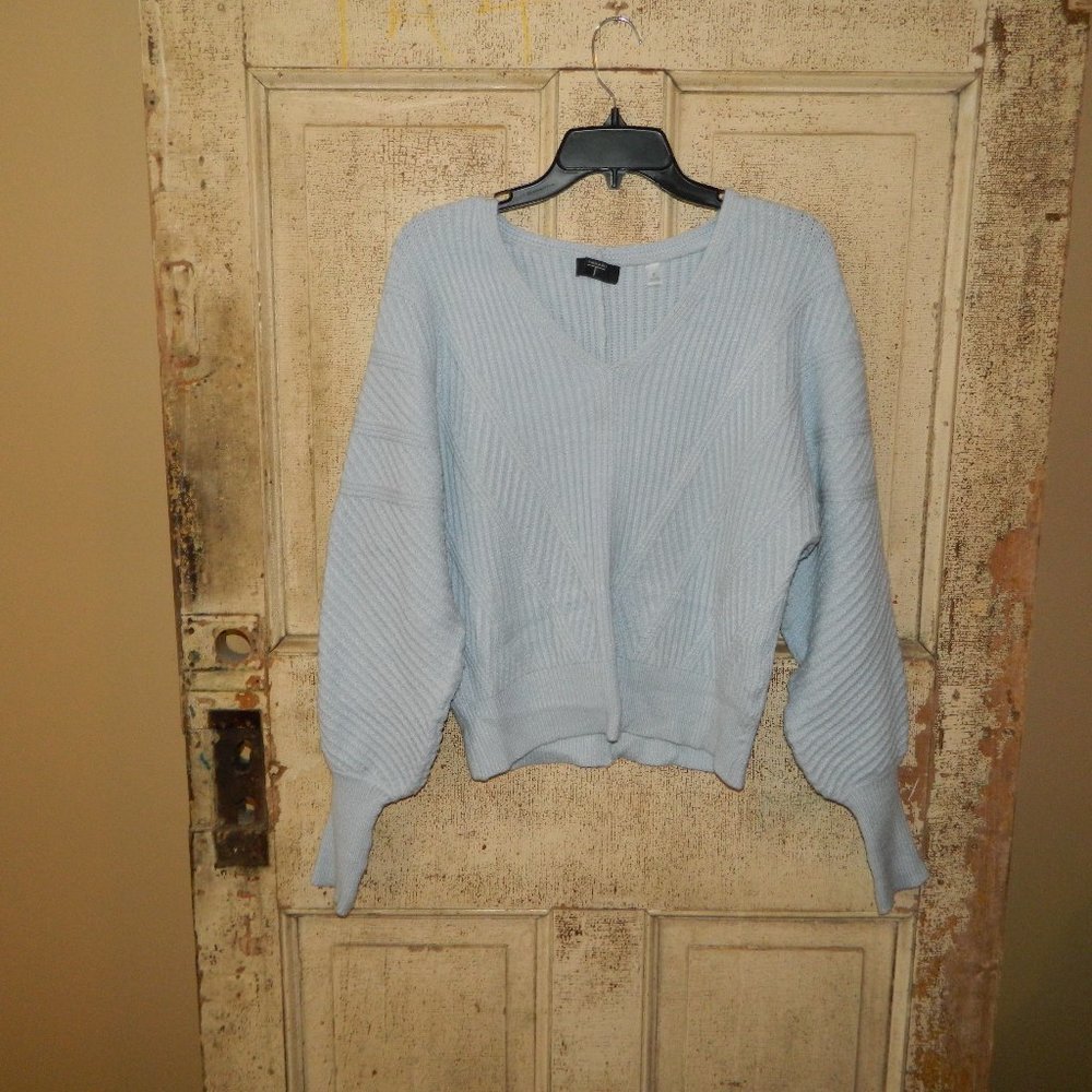 Tahari Baby Blue Knit Slouchy V-Neck Sweater Size S (O-25)
